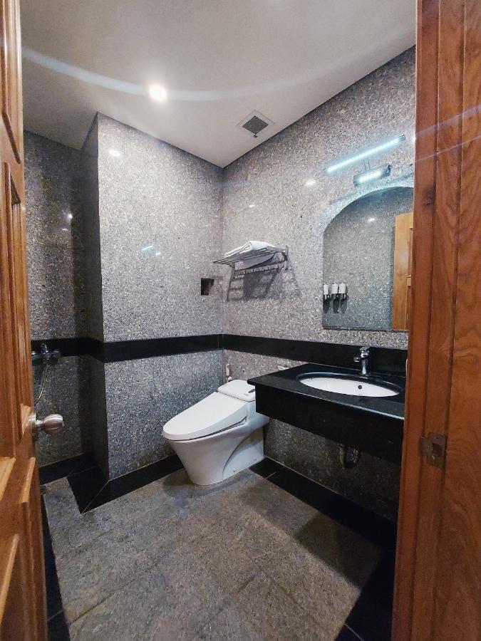 Twins Hotel Хошимин Экстерьер фото